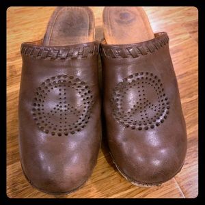 Lucky Peace Clogs